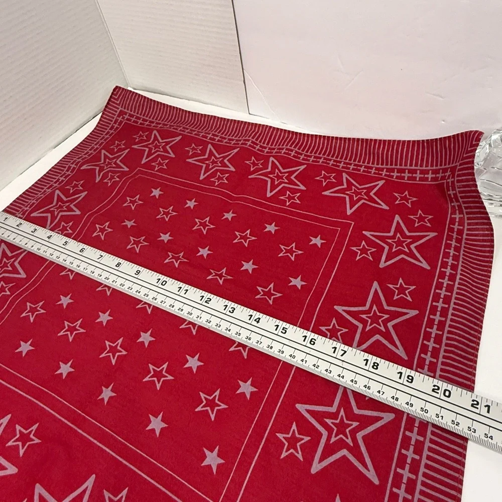 ⭐ Preloved Red Star Print Cotton Bandana – Classic Americana Charm ⭐